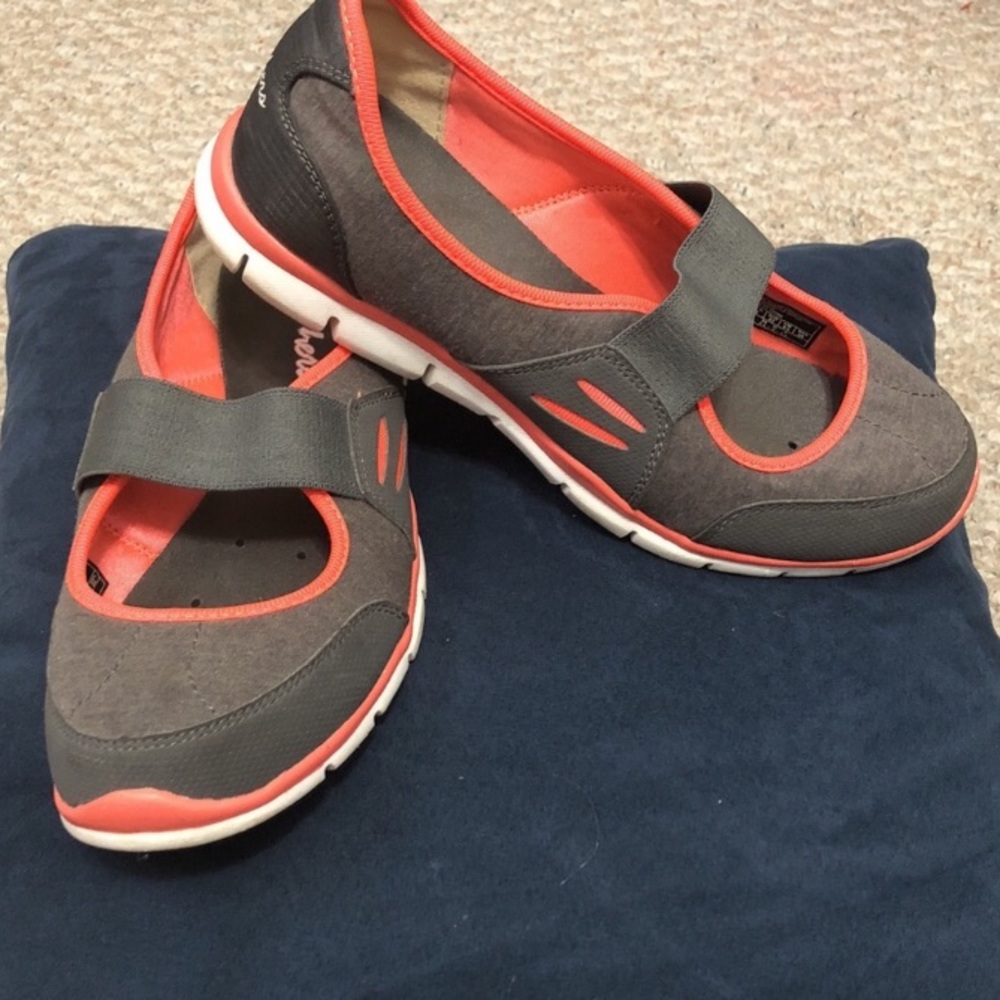 Sketchers (very gently worn)